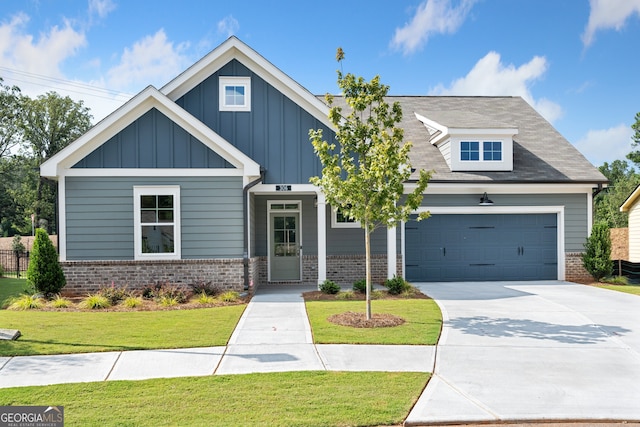 craftsman inspired home with a front yard and a garage