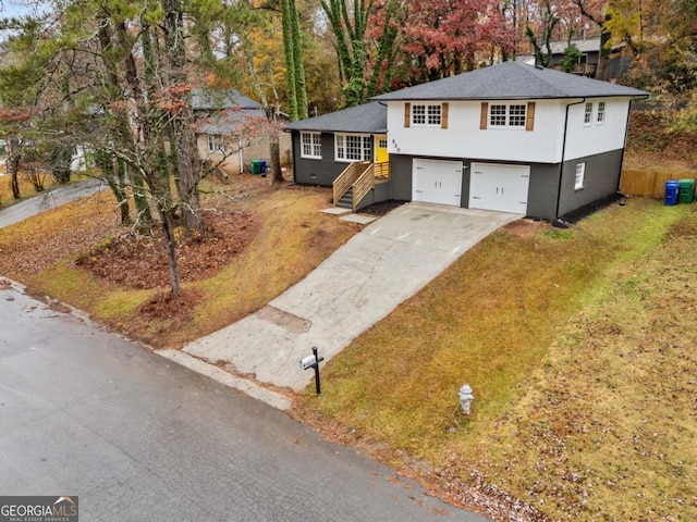 view of front of property featuring a garage