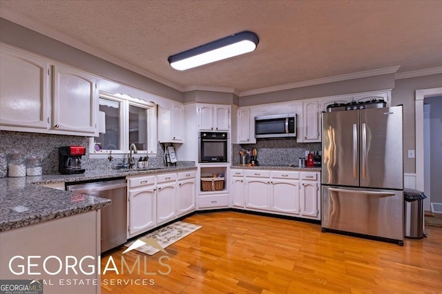 1088 New Rosedale Rd NE, Armuchee, GA 30105 - kitchen with appliances with stainless steel finishes, a sink, white cabinets, crown molding, and dark stone countertops