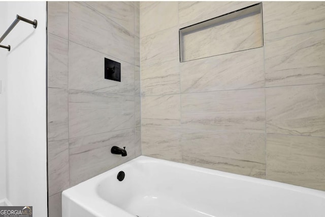 bathroom with tiled shower / bath combo