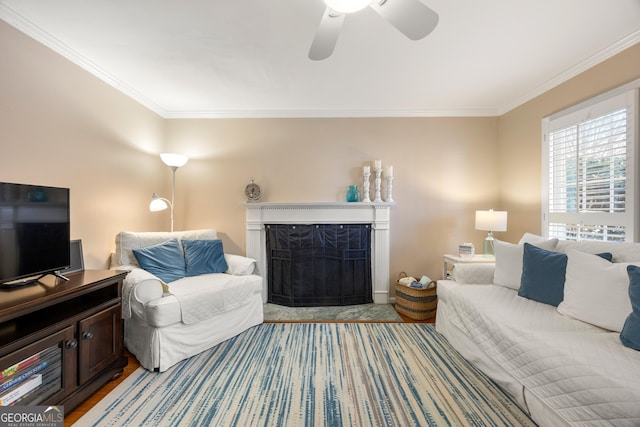 living room featuring light hardwood / wood-style floors, ceiling fan, and crown molding