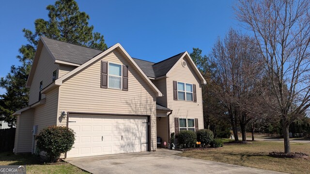 163 Sourwood Ln, Warner Robins, GA 31093 - front of property featuring a front yard and a garage