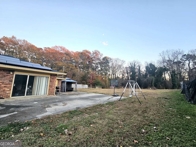 view of yard featuring a patio