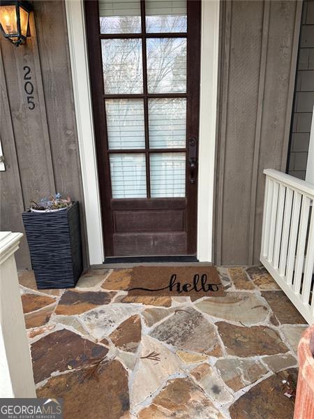 doorway to property with covered porch