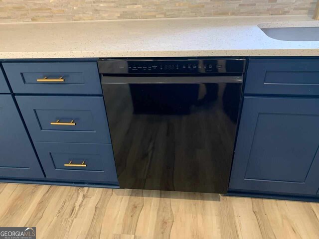 room details with dishwasher, light wood-type flooring, blue cabinets, and sink