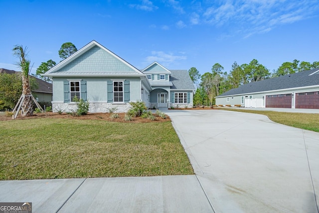 view of front of property featuring a front lawn