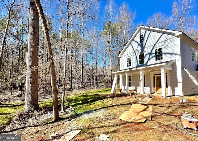 view of front of property featuring a porch