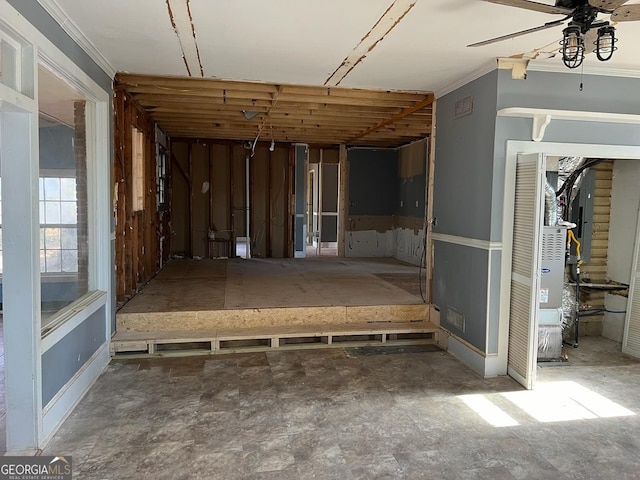 miscellaneous room featuring ceiling fan and ornamental molding