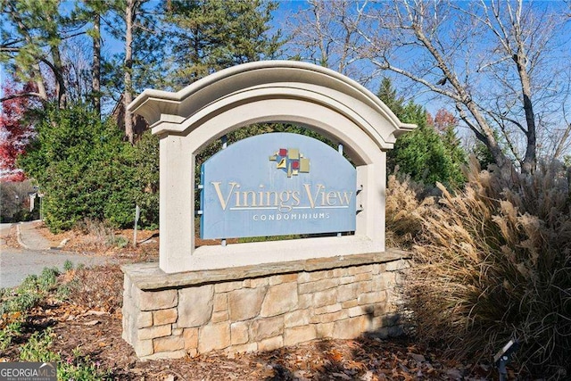 view of community / neighborhood sign