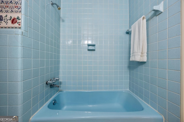 bathroom with shower / tub combination