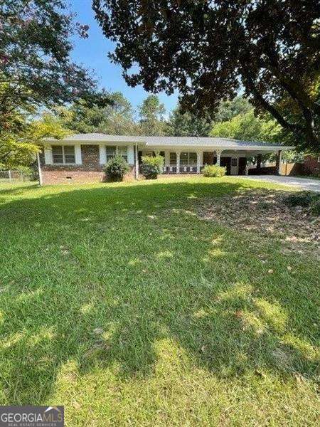 ranch-style house with a front yard