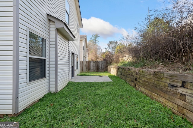 view of yard featuring a patio