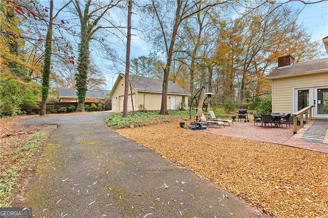 view of yard featuring a patio area