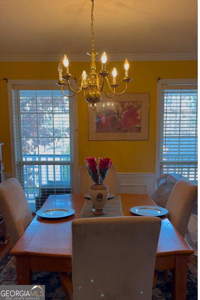 dining room featuring an inviting chandelier and crown molding