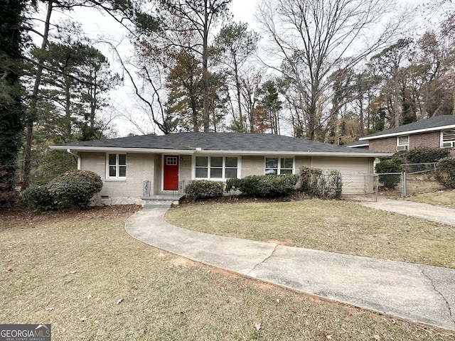 ranch-style house featuring a front lawn