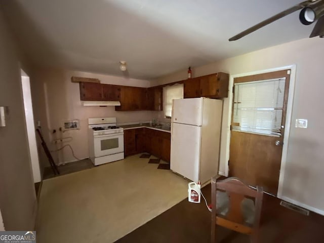 kitchen with ceiling fan and white appliances