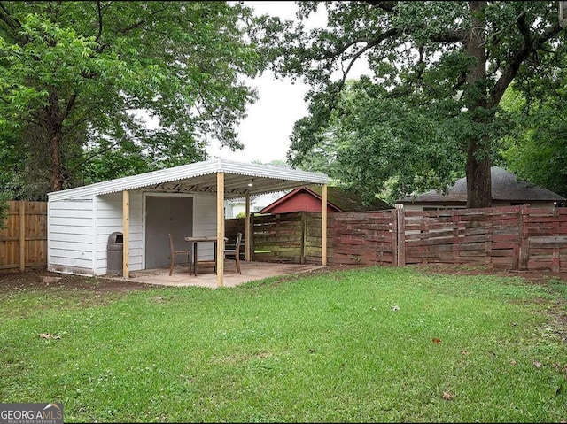 view of yard featuring a patio area