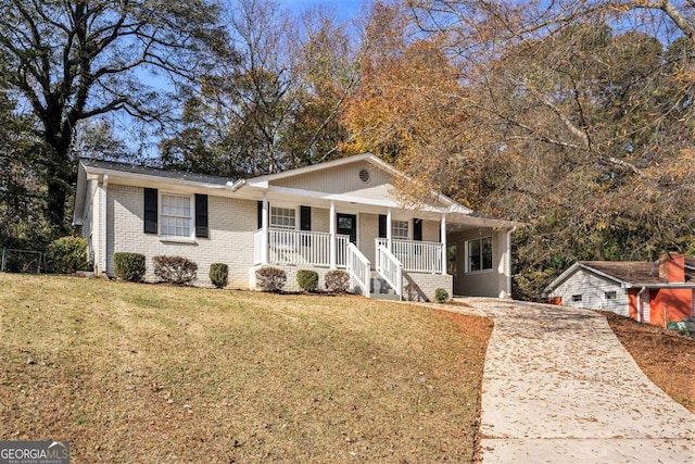 view of front of property featuring covered porch and a front lawn