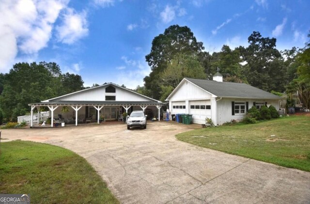 view of front of property with a carport and a front yard