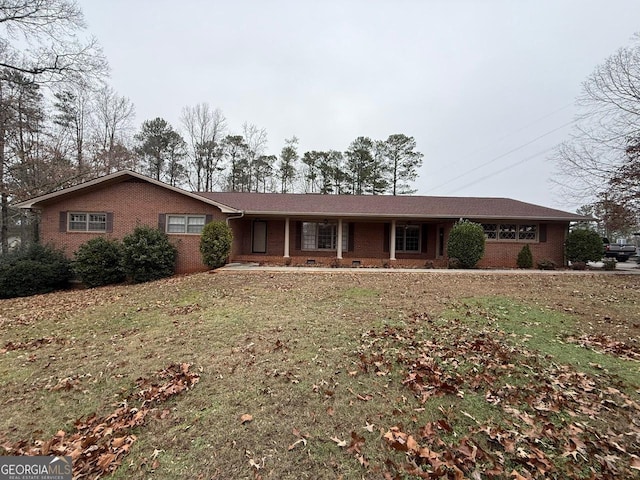 single story home with a front yard