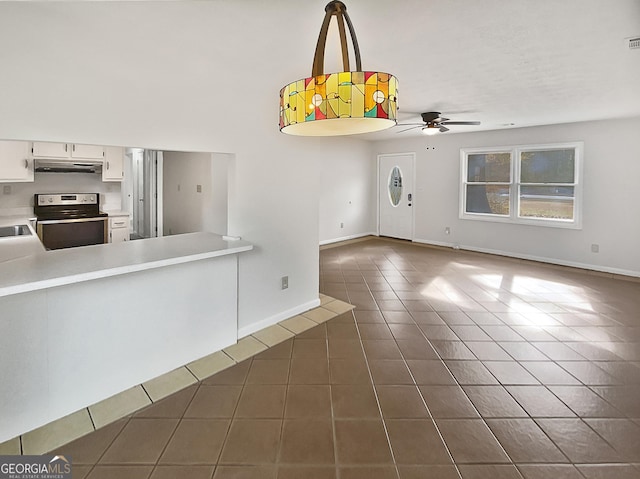 kitchen featuring kitchen peninsula, stainless steel range with electric stovetop, ceiling fan, decorative light fixtures, and white cabinetry