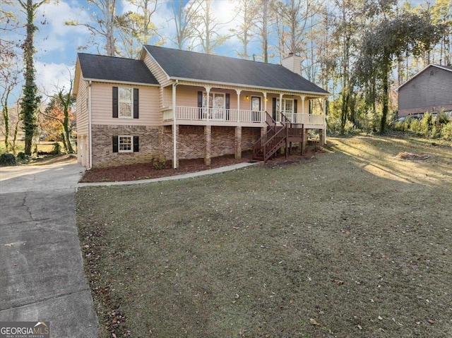 view of front of house featuring a porch and a front lawn