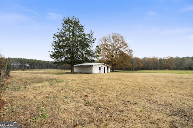 view of yard with a rural view