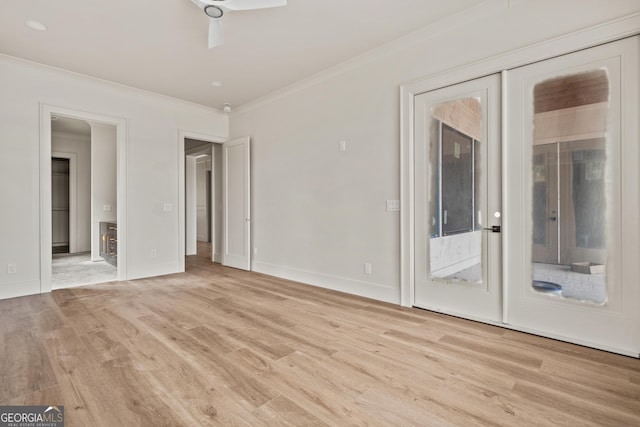 unfurnished room featuring light wood-type flooring, ceiling fan, and ornamental molding