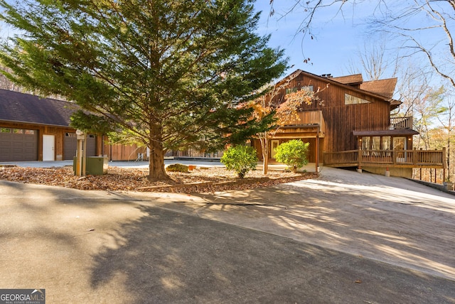 view of front of property featuring a garage