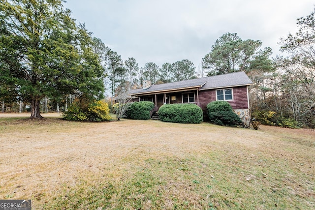 single story home featuring a front yard