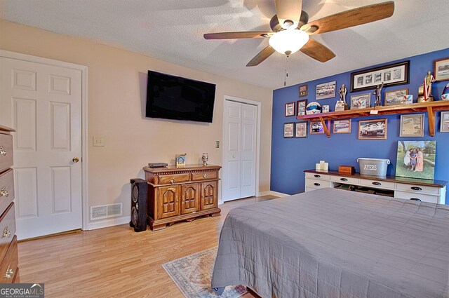 2020 Moore Rd, Moreland, GA 30259 - bedroom with ceiling fan, light wood finished floors, a textured ceiling, baseboards, and visible vents