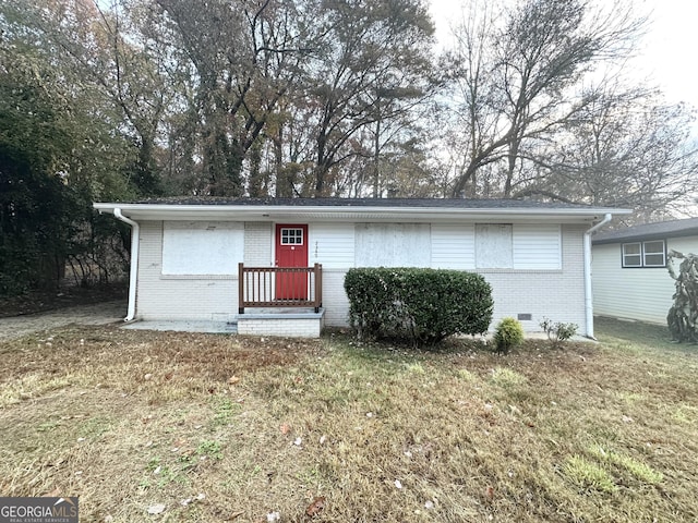 view of front facade with a front lawn