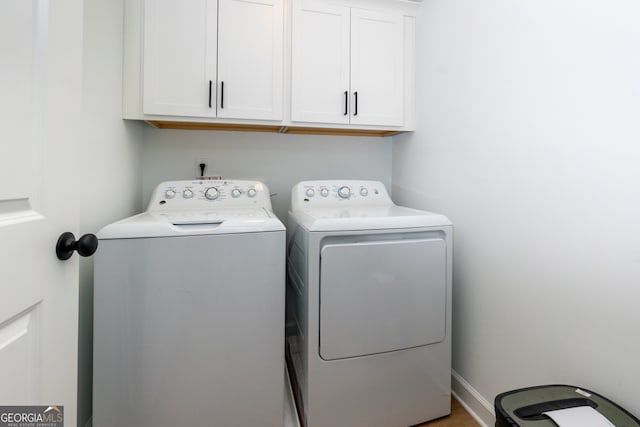 laundry room with cabinets and independent washer and dryer