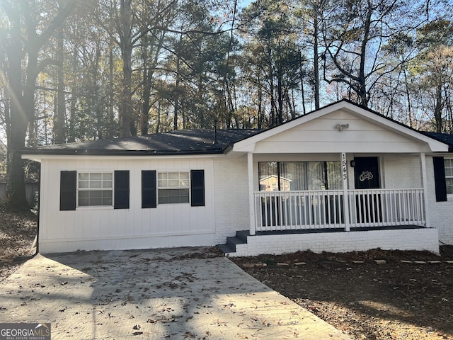 view of front of home featuring a porch
