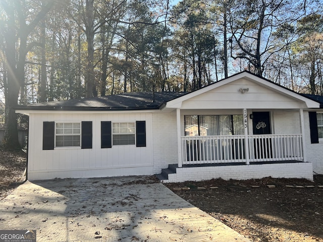 view of front of home with covered porch