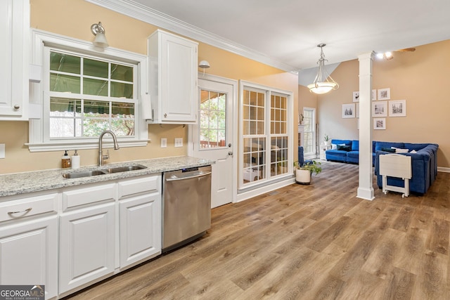 unfurnished room featuring visible vents, baseboards, dark wood finished floors, a tray ceiling, and a notable chandelier