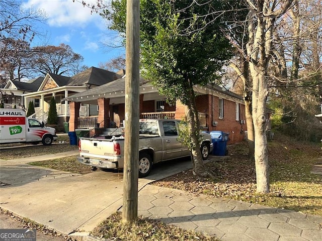 single story home with a porch