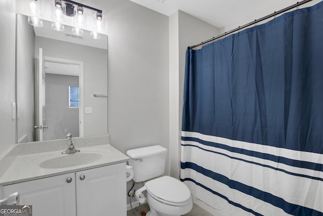 bathroom featuring visible vents, vanity, a shower with shower curtain, and toilet