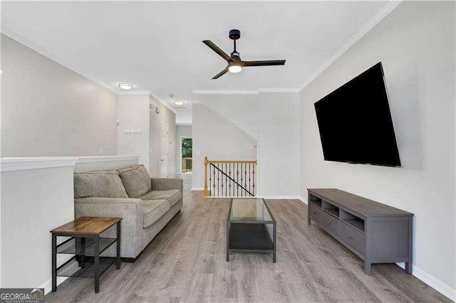 living room with light wood-type flooring, ceiling fan, and crown molding