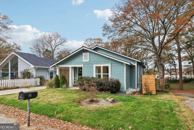 view of front facade featuring a front yard