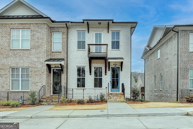 multi unit property with a balcony