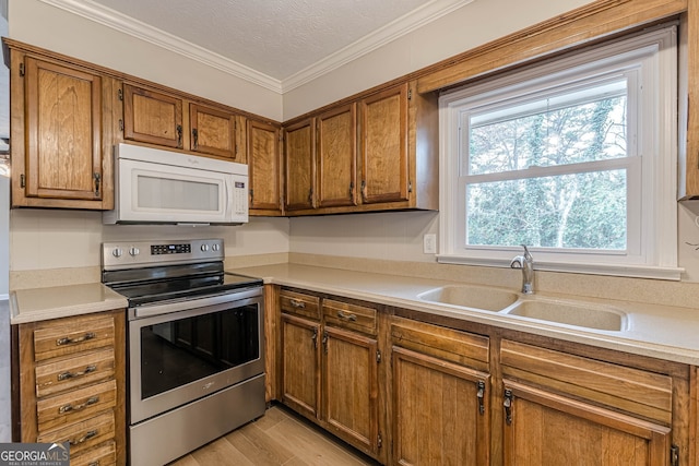 kitchen featuring sink, crown molding, a textured ceiling, electric stove, and light hardwood / wood-style floors