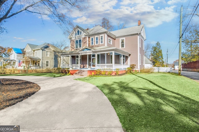 view of front of home featuring covered porch and a front lawn