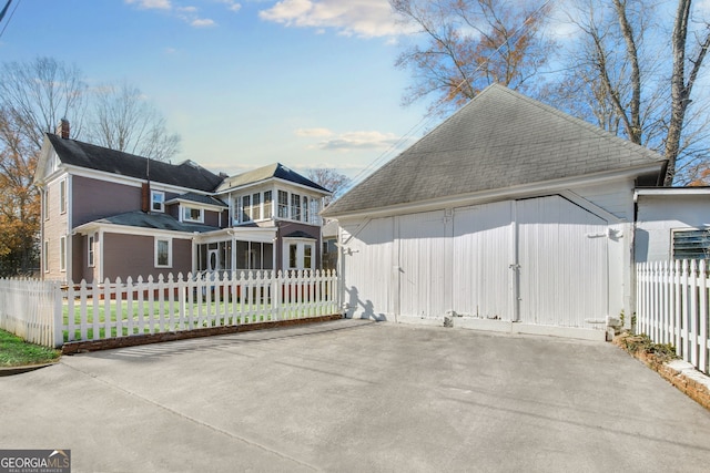 exterior space featuring an outbuilding