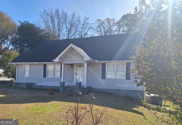 view of front of property with a front lawn