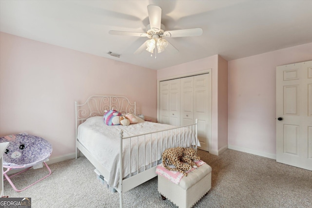 bedroom featuring ceiling fan, carpet floors, and a closet