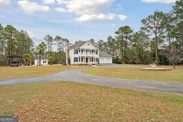 view of front of house with a front lawn