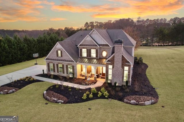 view of front of home featuring a yard