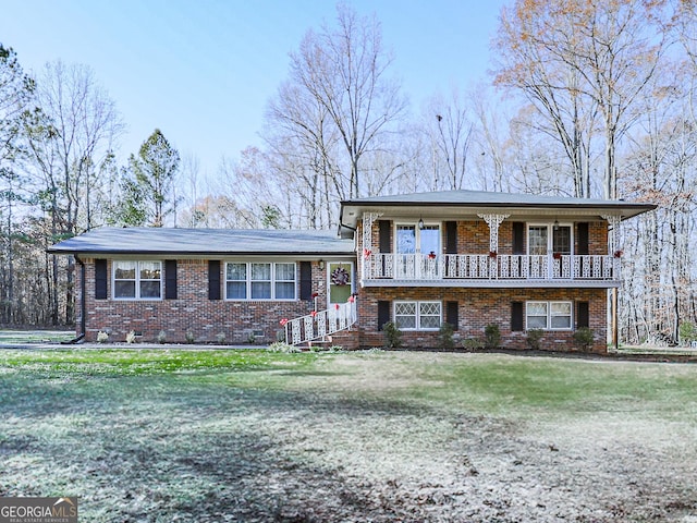 split level home with a front yard