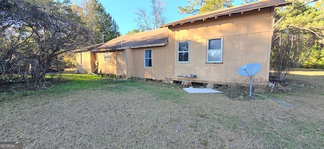 view of side of property featuring a yard